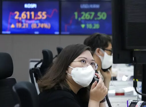 A currency trader watches monitors at the foreign exchange dealing room of the KEB Hana Bank headquarters in Seoul, South Korea, Friday, May 20, 2022. Asian stock markets rose Friday after Wall Street fell closer to bear territory, China cut a key interest rate and Japanese inflation edged higher. (AP Photo/Ahn Young-joon)